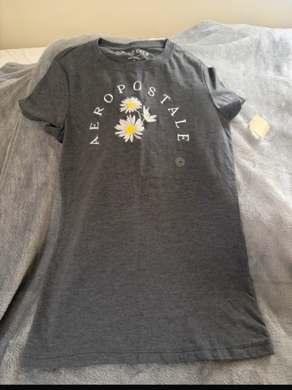 NWT Aeropostale Charcoal Gray Daisy Graphic Tee